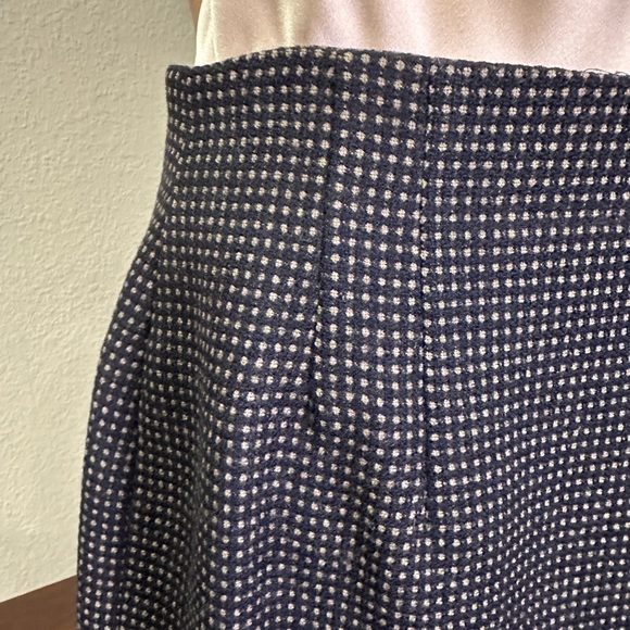 Professional Skirt Suit, Size 4, 100% Wool, JONES NEW YORK, black with tan dots - Picture 5 of 7